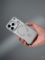 ⁦فلاتيك كفر حماية ملون ايفون 17 برو ماكس - فضي⁩ - الصورة ⁦5⁩