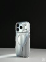 ⁦فلاتيك كفر حماية ملون ايفون 17 برو ماكس - فضي⁩ - الصورة ⁦2⁩