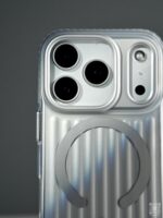 ⁦فلاتيك كفر حماية ملون ايفون 17 برو ماكس - فضي⁩ - الصورة ⁦4⁩